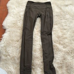 Lulu lemon green legging with side pockets size 6